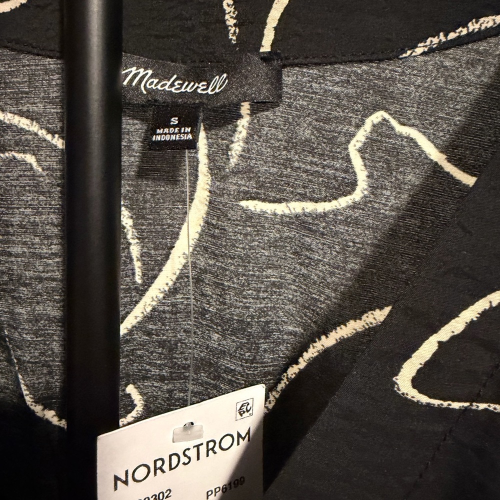 Lusterweave V-neck Button-front Shirt - Picture 4 of 4